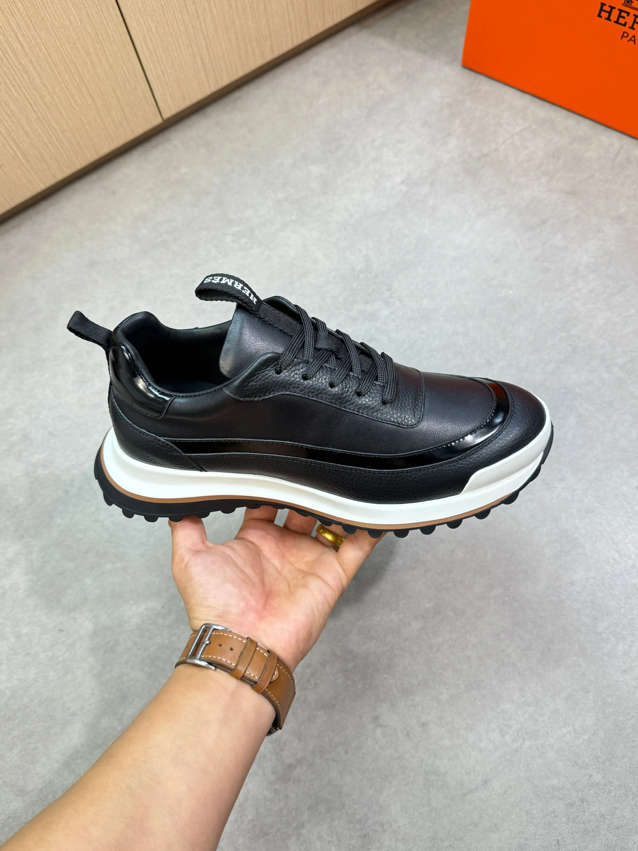 Men's shoes 💰800 [HERMES] Hermès - High-end quality original order·Casual sports shoes - Upper: 🔝 pebbled calfskin, Nappa calfskin, shoe body sewn with contrasting edge color, tongue, heel, brand logo webbing - Inner: water-dyed cowhide - Outsole: ultra-light T men's shoes 💰R·Rubber; two-color molded outsole -Ultra-high quality control·Fine workmanship: highlighted (high-end·nobility·grade) -Size: 39-44 (38, 45, can be customized)·H0118